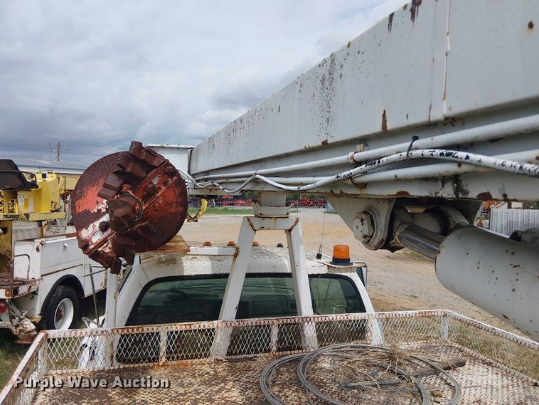 image for item DU3118 2000 Ford F750 digger derrick truck