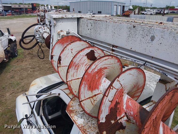 image for item DU3118 2000 Ford F750 digger derrick truck