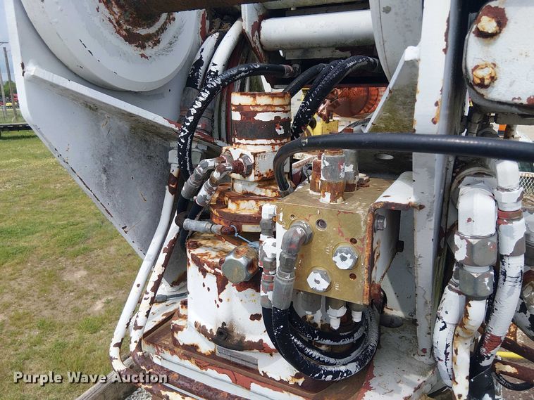 image for item DU3118 2000 Ford F750 digger derrick truck