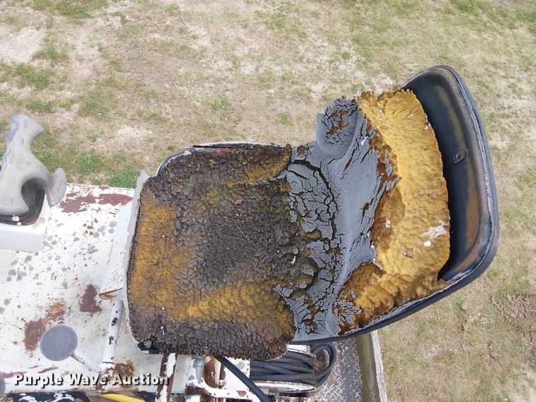 image for item DU3118 2000 Ford F750 digger derrick truck