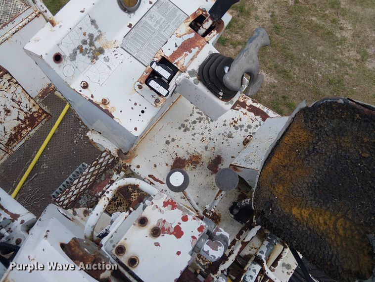 image for item DU3118 2000 Ford F750 digger derrick truck