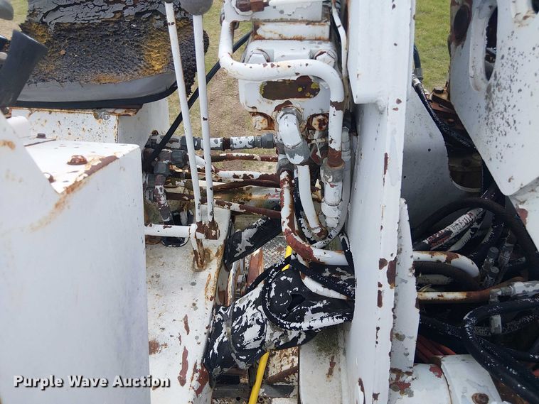 image for item DU3118 2000 Ford F750 digger derrick truck