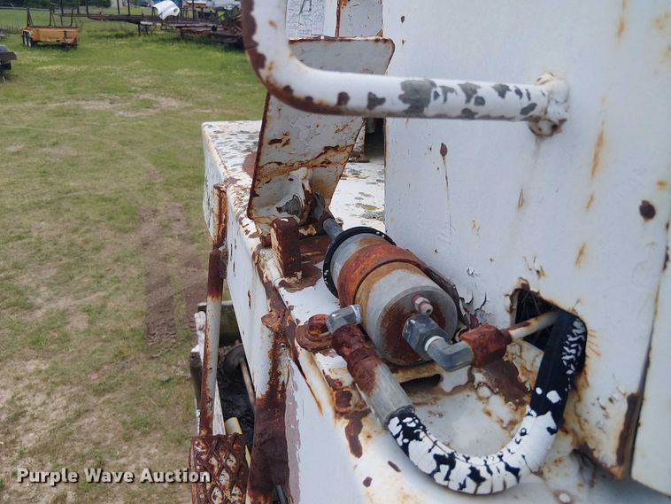 image for item DU3118 2000 Ford F750 digger derrick truck