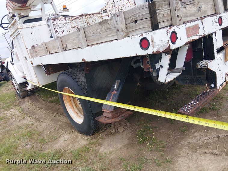 image for item DU3118 2000 Ford F750 digger derrick truck