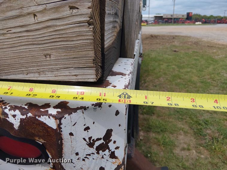 image for item DU3118 2000 Ford F750 digger derrick truck