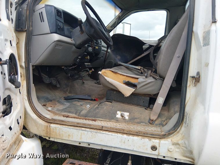 image for item DU3118 2000 Ford F750 digger derrick truck