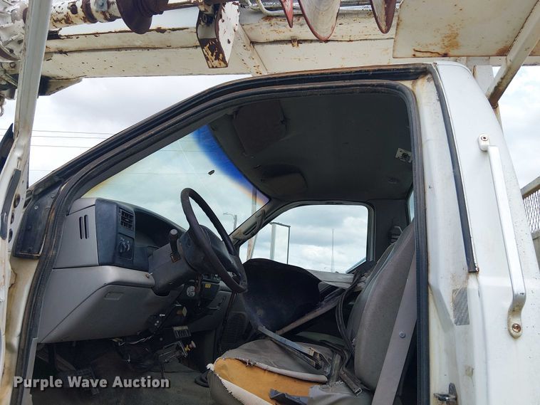 image for item DU3118 2000 Ford F750 digger derrick truck