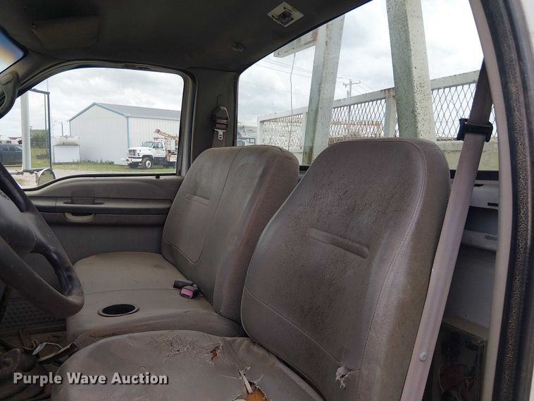 image for item DU3118 2000 Ford F750 digger derrick truck