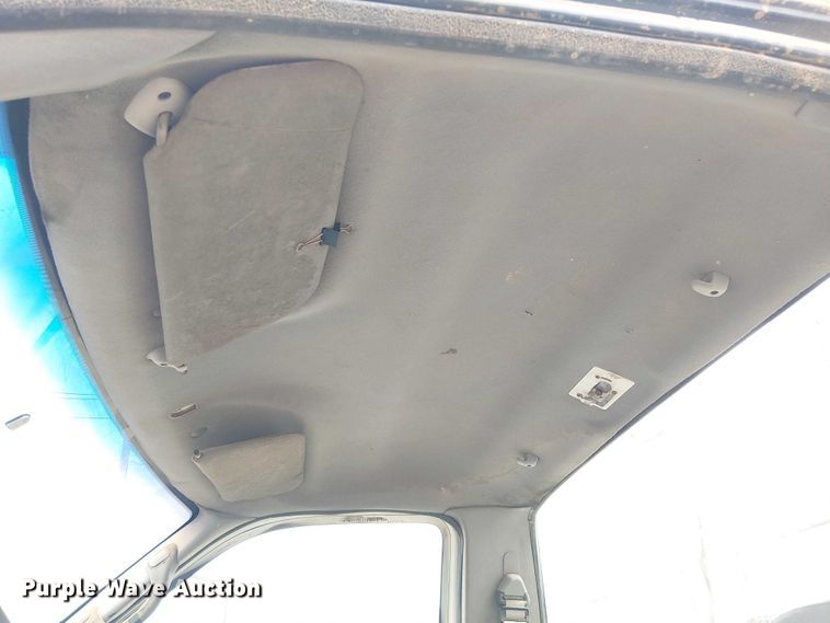 image for item DU3118 2000 Ford F750 digger derrick truck