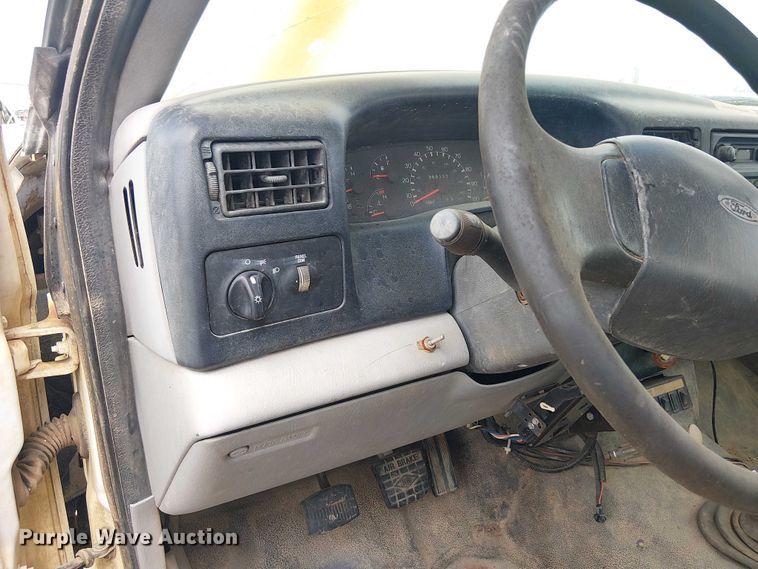 image for item DU3118 2000 Ford F750 digger derrick truck