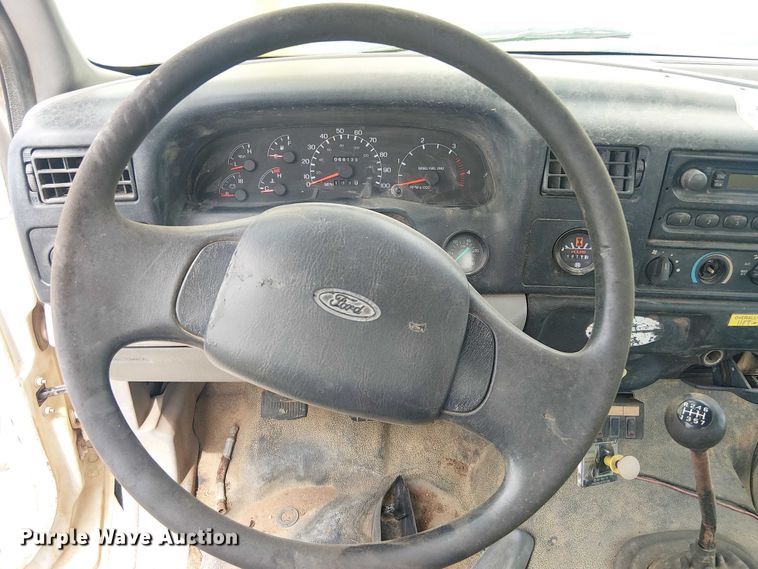 image for item DU3118 2000 Ford F750 digger derrick truck