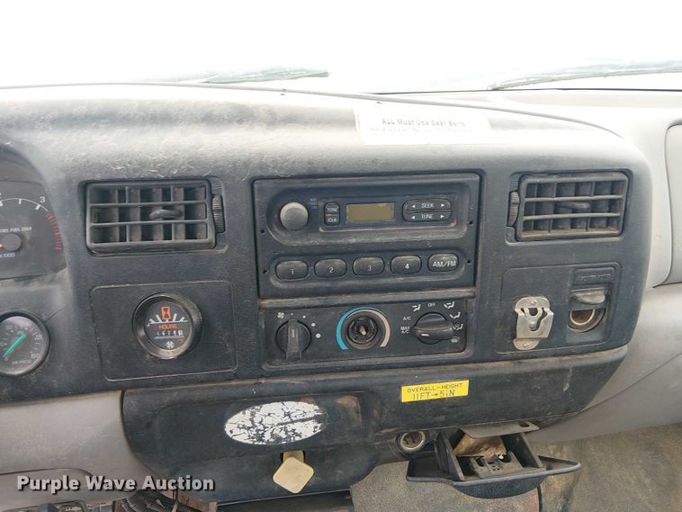 image for item DU3118 2000 Ford F750 digger derrick truck