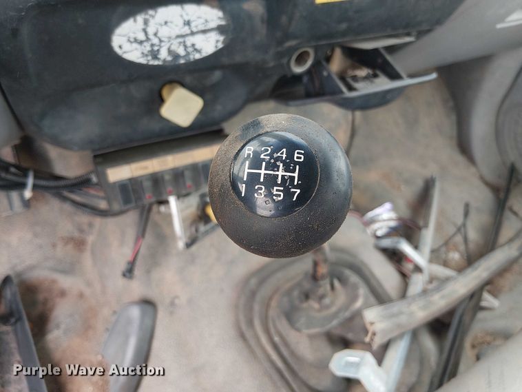 image for item DU3118 2000 Ford F750 digger derrick truck