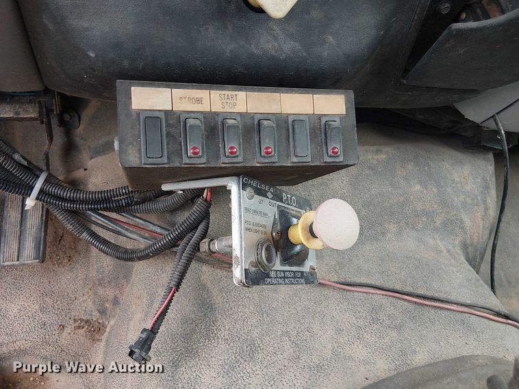 image for item DU3118 2000 Ford F750 digger derrick truck