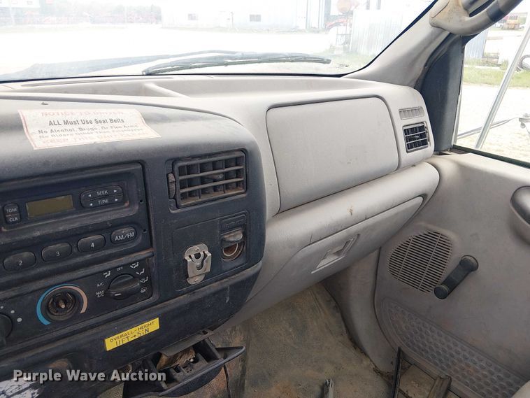 image for item DU3118 2000 Ford F750 digger derrick truck