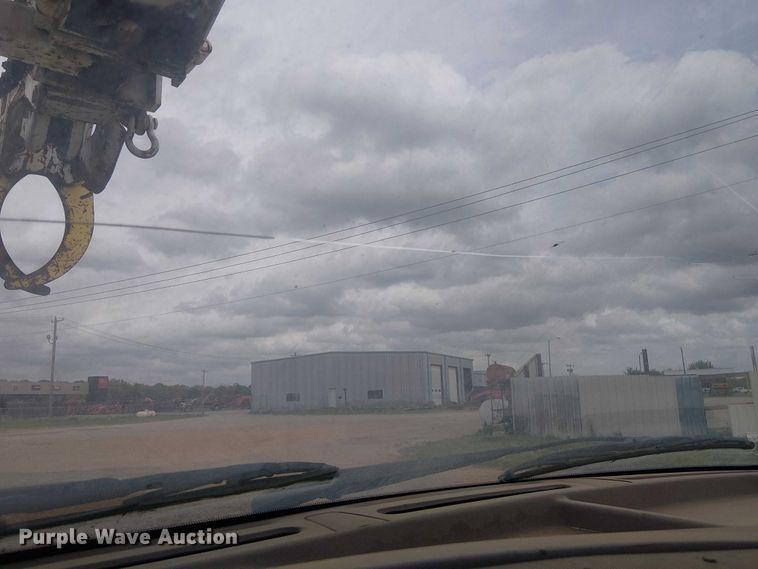 image for item DU3118 2000 Ford F750 digger derrick truck