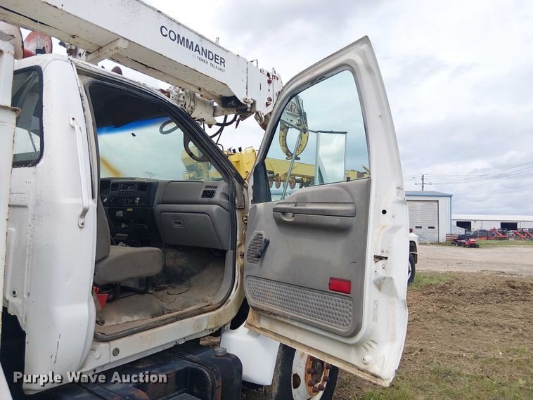 image for item DU3118 2000 Ford F750 digger derrick truck