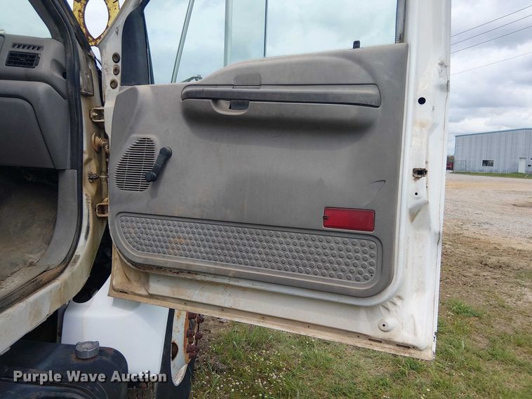 image for item DU3118 2000 Ford F750 digger derrick truck