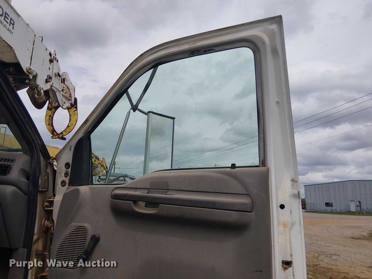 image for item DU3118 2000 Ford F750 digger derrick truck