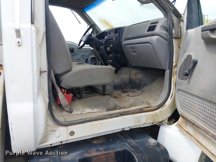 image for item DU3118 2000 Ford F750 digger derrick truck