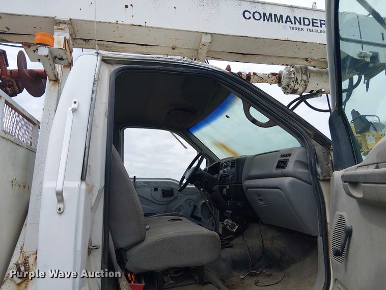 image for item DU3118 2000 Ford F750 digger derrick truck