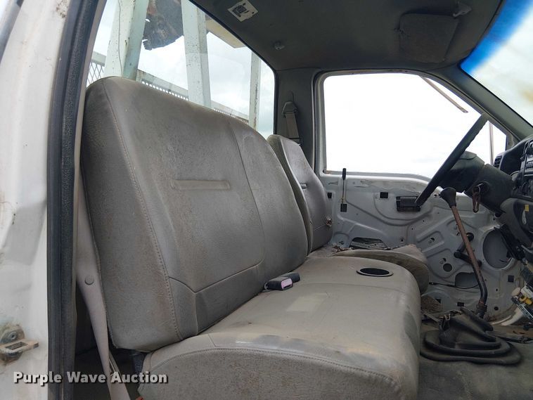 image for item DU3118 2000 Ford F750 digger derrick truck