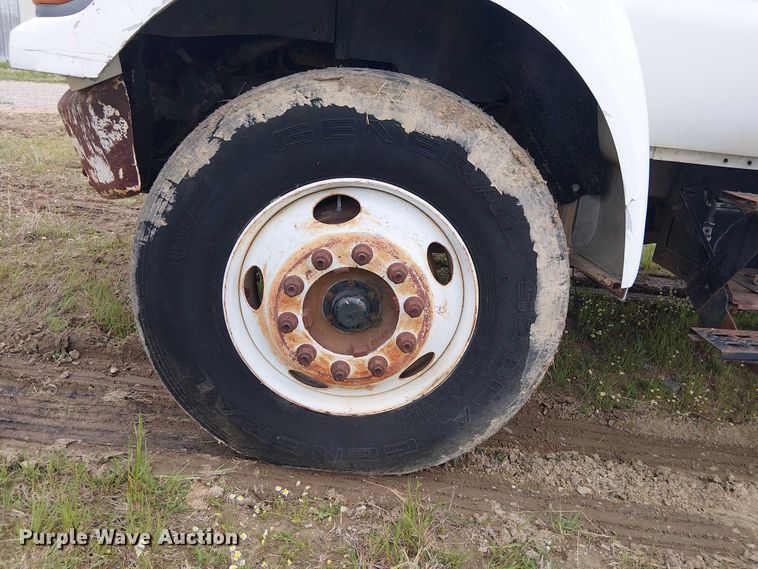 image for item DU3118 2000 Ford F750 digger derrick truck