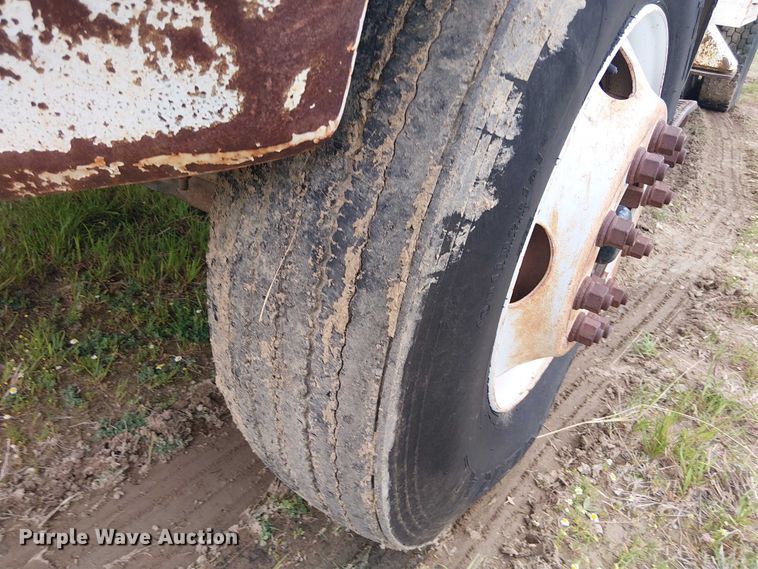 image for item DU3118 2000 Ford F750 digger derrick truck