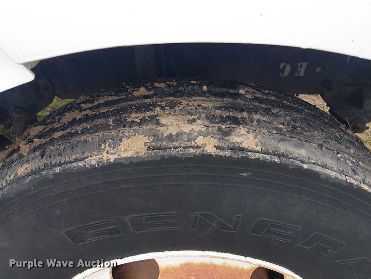 image for item DU3118 2000 Ford F750 digger derrick truck