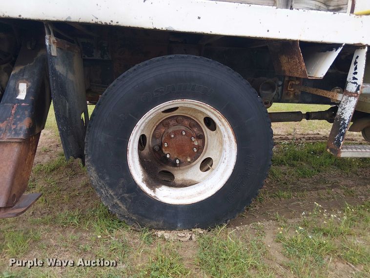 image for item DU3118 2000 Ford F750 digger derrick truck