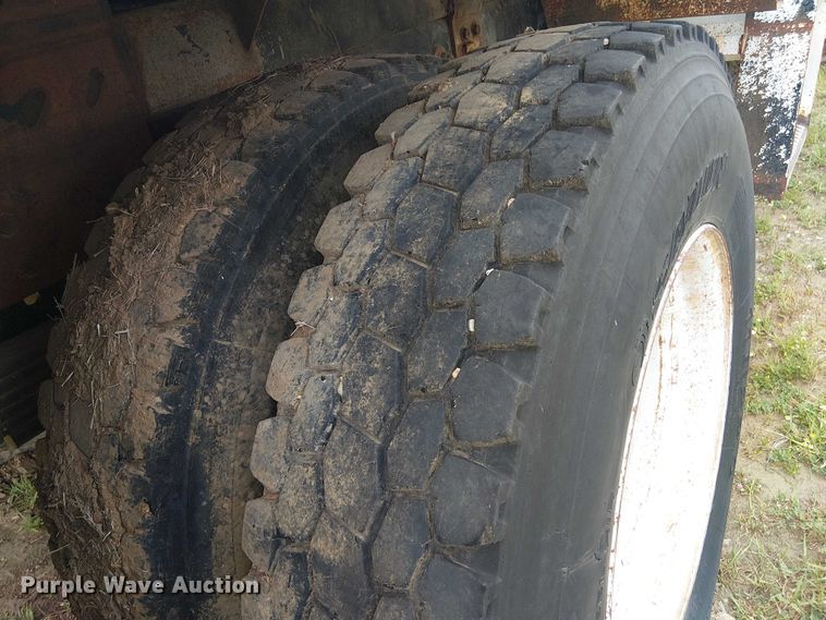 image for item DU3118 2000 Ford F750 digger derrick truck