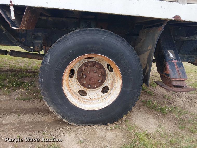 image for item DU3118 2000 Ford F750 digger derrick truck