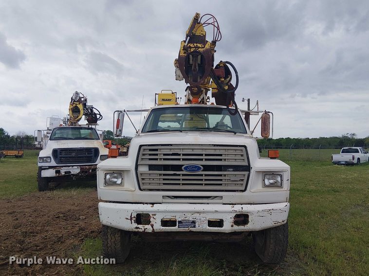 image for item DU3119 1988 Ford F800 digger derrick truck
