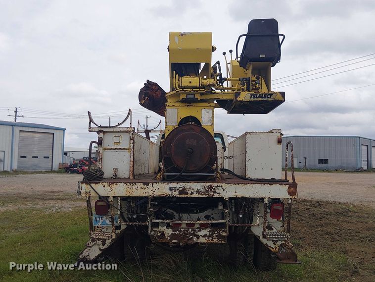 image for item DU3119 1988 Ford F800 digger derrick truck