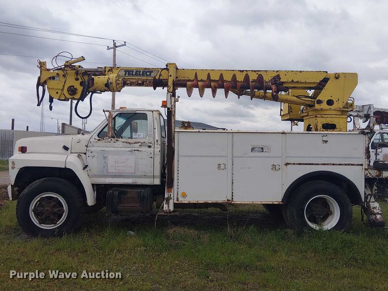 image for item DU3119 1988 Ford F800 digger derrick truck