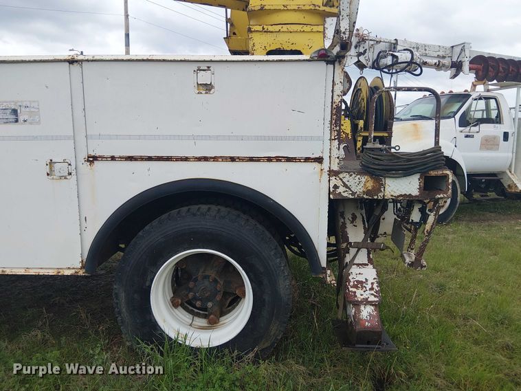 image for item DU3119 1988 Ford F800 digger derrick truck