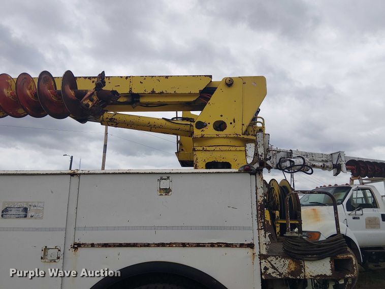 image for item DU3119 1988 Ford F800 digger derrick truck