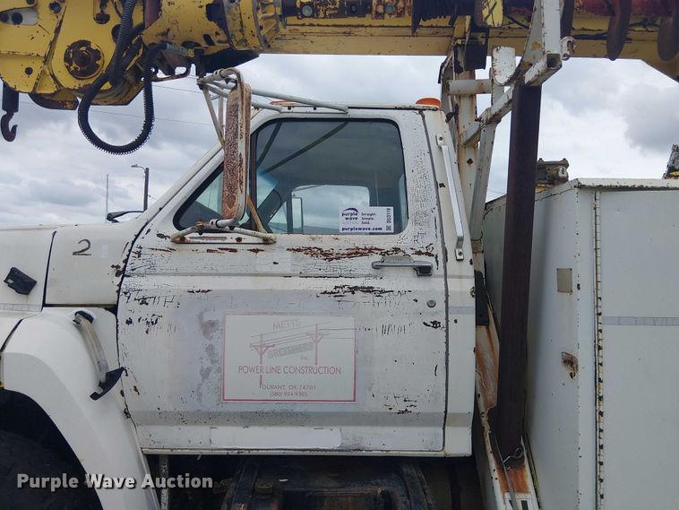 image for item DU3119 1988 Ford F800 digger derrick truck