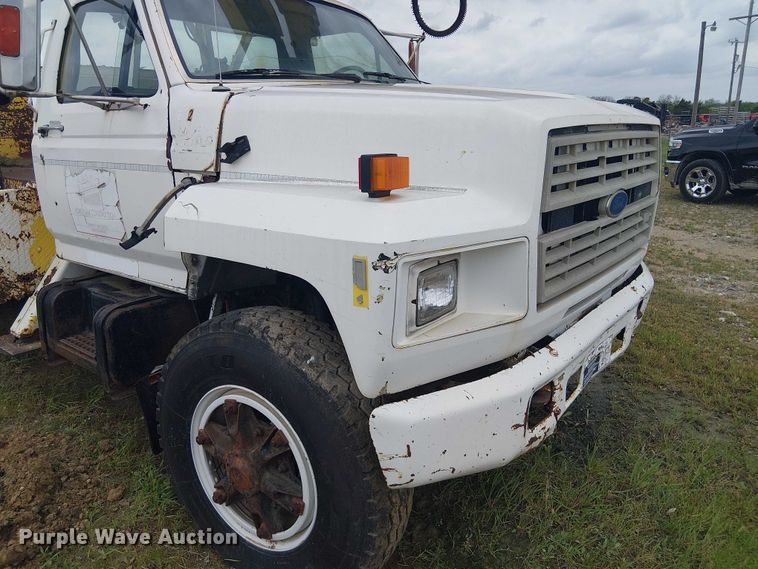 image for item DU3119 1988 Ford F800 digger derrick truck