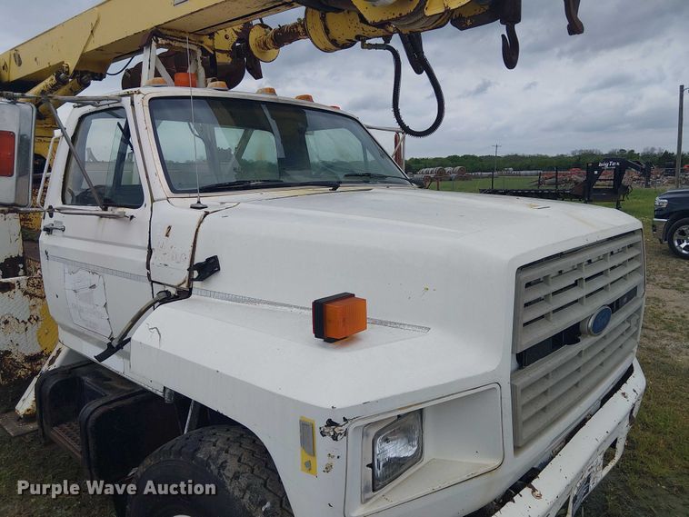 image for item DU3119 1988 Ford F800 digger derrick truck