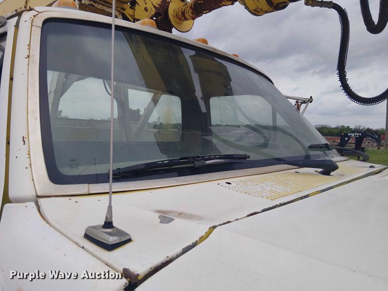 image for item DU3119 1988 Ford F800 digger derrick truck