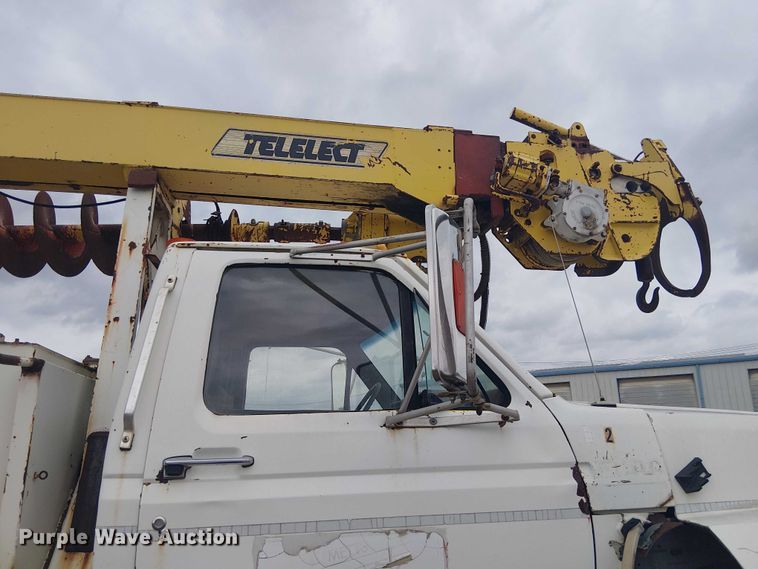 image for item DU3119 1988 Ford F800 digger derrick truck