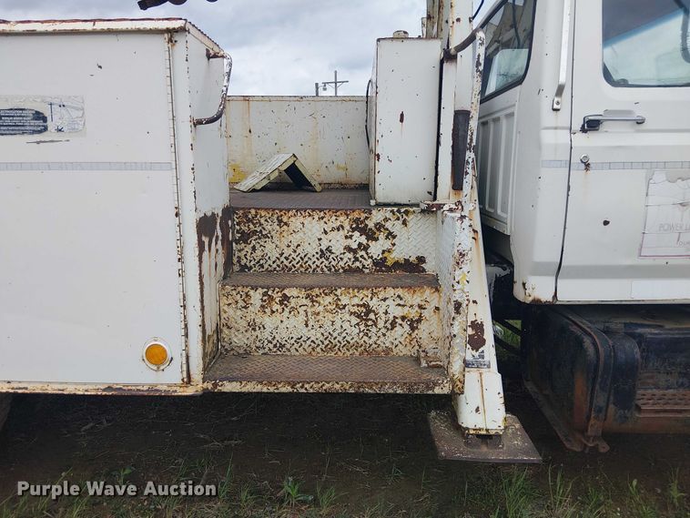 image for item DU3119 1988 Ford F800 digger derrick truck