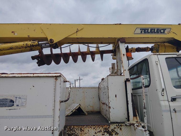 image for item DU3119 1988 Ford F800 digger derrick truck