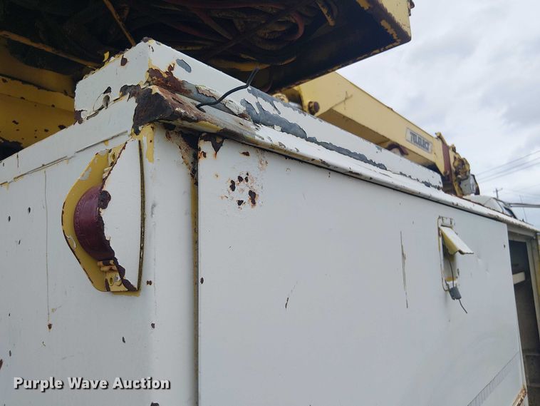 image for item DU3119 1988 Ford F800 digger derrick truck