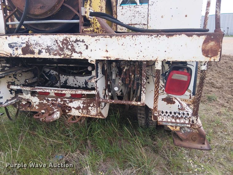 image for item DU3119 1988 Ford F800 digger derrick truck