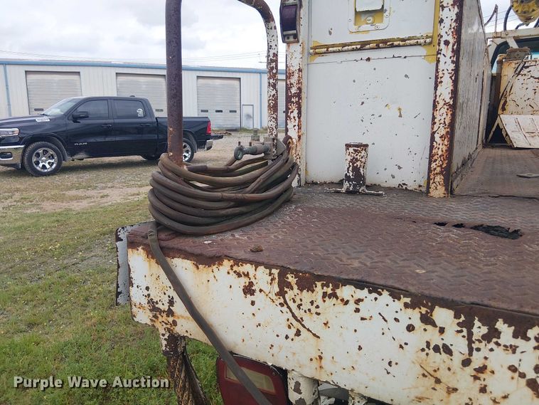 image for item DU3119 1988 Ford F800 digger derrick truck