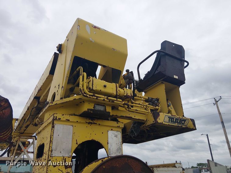 image for item DU3119 1988 Ford F800 digger derrick truck