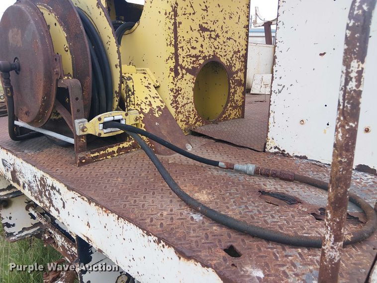 image for item DU3119 1988 Ford F800 digger derrick truck