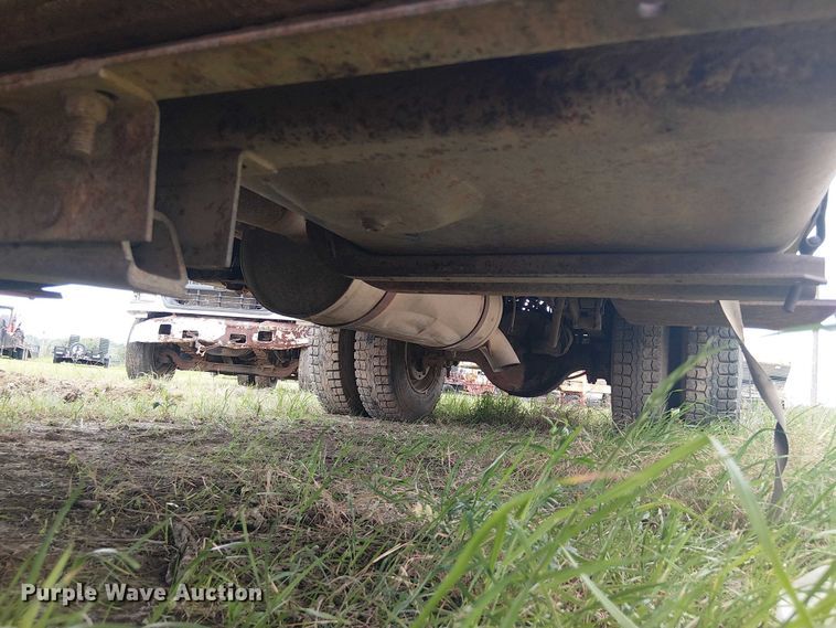 image for item DU3119 1988 Ford F800 digger derrick truck